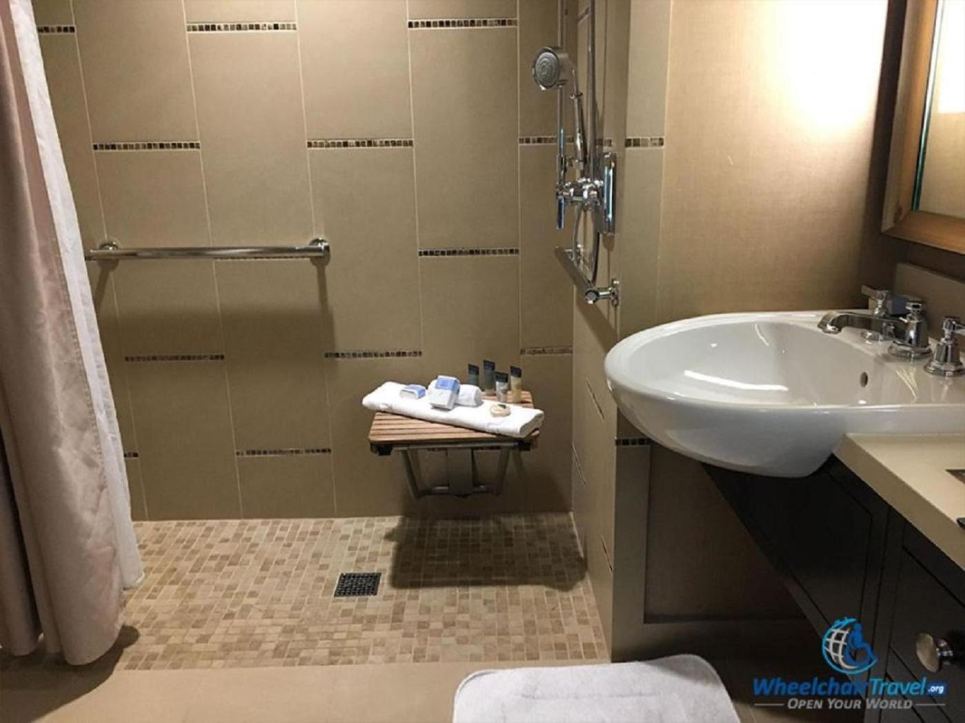 Hotel Grand Gross Near International Airport 3*